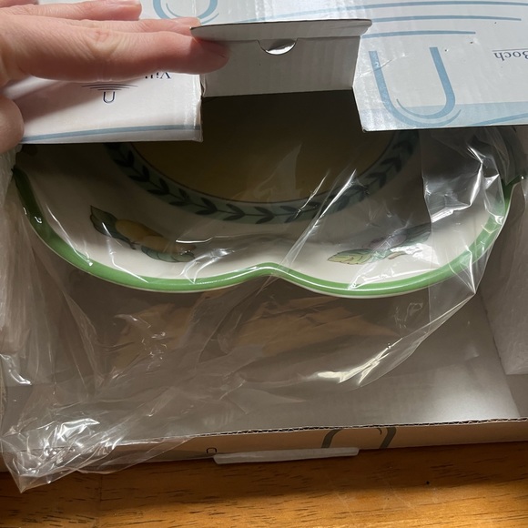 Villeroy and Boch French Garden Charm large bowl serving bowl new in box NIB - Picture 5 of 5